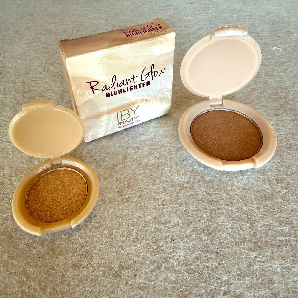 IBY Beauty Highlighter and Eyeshadow Set